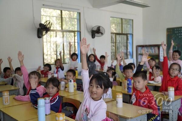 童心绘梦 趣探未来 三一集团 X 立邦中国 盘石完全小学联合探访活动合照