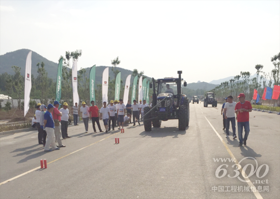 雷沃欧豹成为滨州机手大赛唯一指定用车5.png