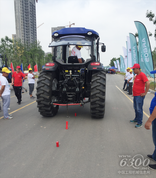 雷沃欧豹成为滨州机手大赛唯一指定用车3.png